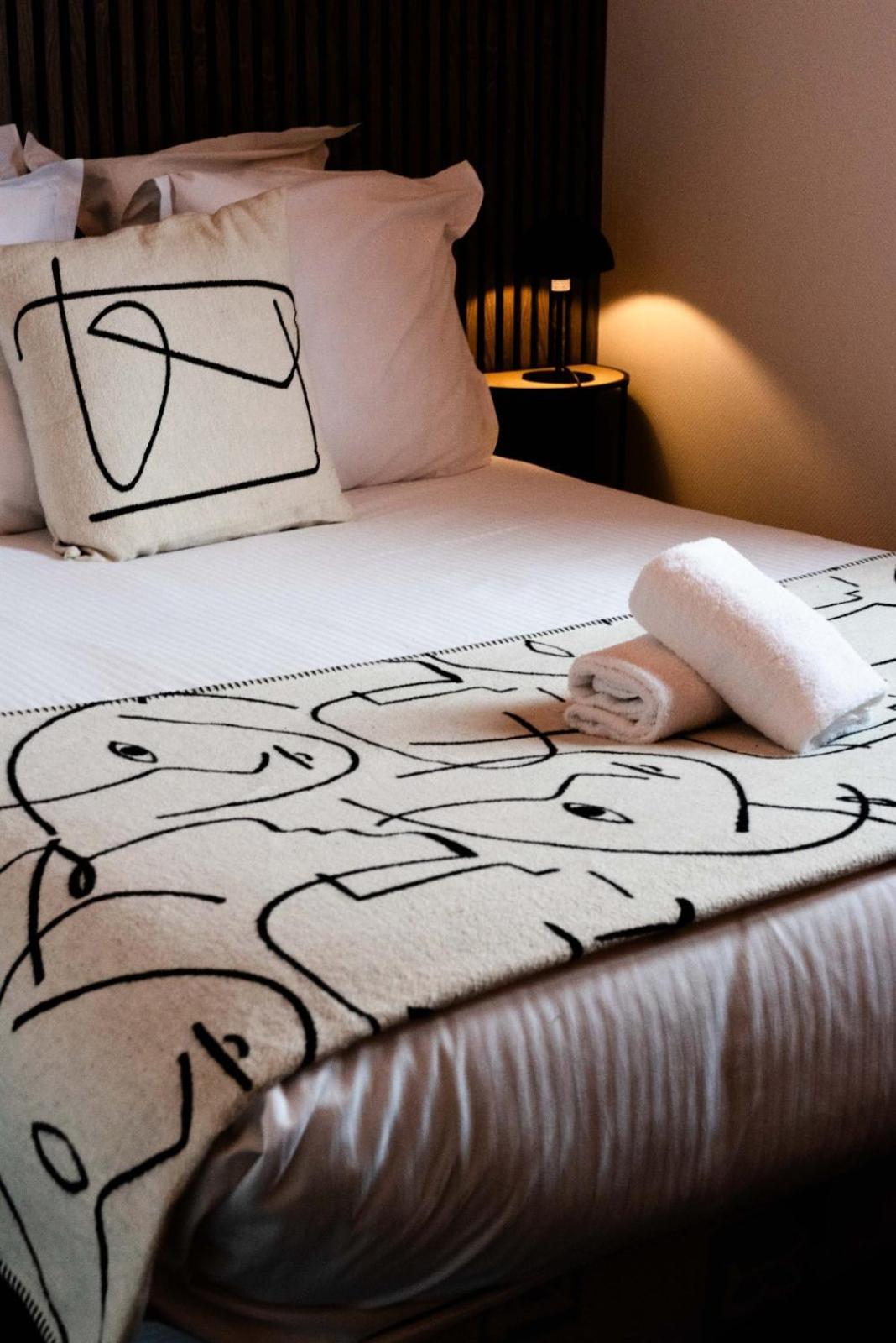 Hotel Le Lion D'Or Берне Екстериор снимка